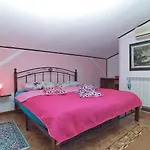 Suzana 1608 Pula