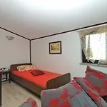 Suzana 1608 פולה