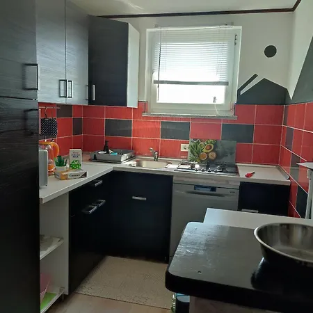 Suzana 1608 Apartman Póla